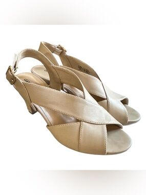 Easy Street Christy Heels 8.5 WW Wide Nude Slingback Sandals Comfort Block Heel